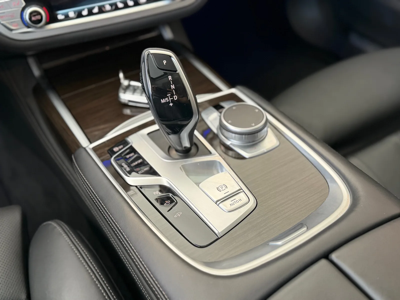 BMW 750Li xDrive Steptronic **Vollausstattung**