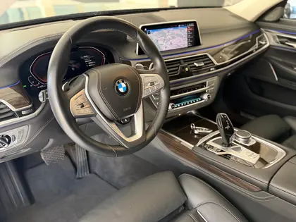 BMW 750Li xDrive Steptronic **Vollausstattung**