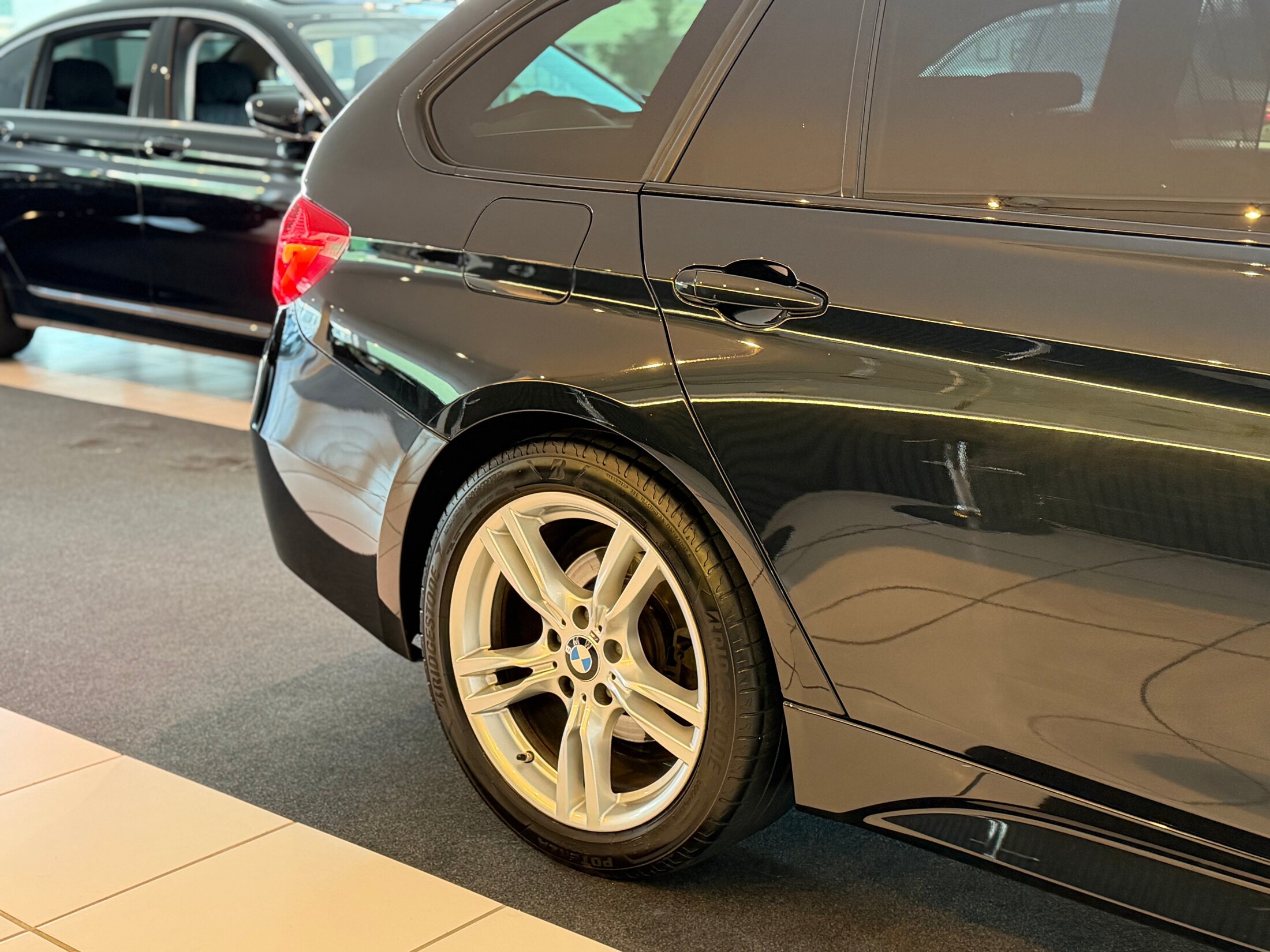 BMW 325d Touring M Sport Line Steptronic LCI **Frisch ab MFK & Service**